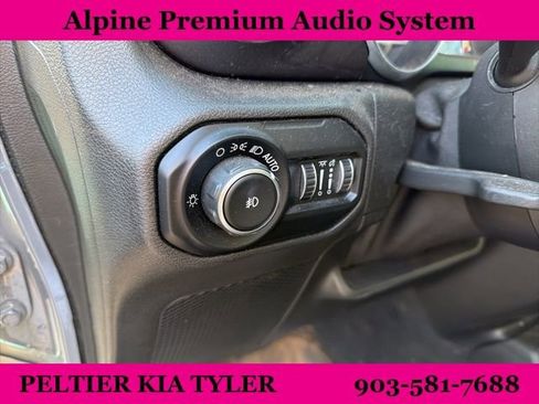 Used 2020 Jeep Wrangler Unlimited Sahara image 16