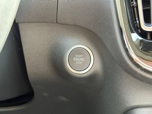 Certified 2024 Volvo XC40 B5 Plus w/ Climate Package AWD/4WD image 28