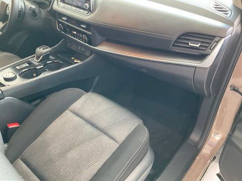 Used 2025 Nissan Rogue SV AWD/4WD image 23