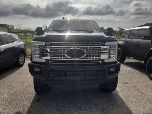 Used 2019 Ford F250 Platinum w/ Platinum Ultimate Package AWD/4WD image 4