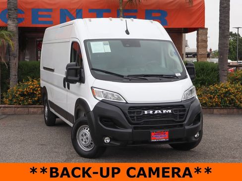 Used 2025 RAM ProMaster 2500 w/ Convenience Group FWD image 2