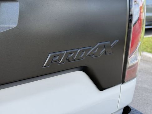 Used 2021 Nissan Titan PRO-4X w/ Pro-4x Convenience Package AWD/4WD image 11