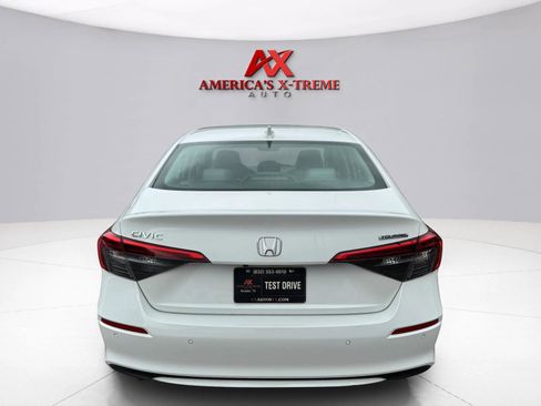 Used 2024 Honda Civic Touring image 4