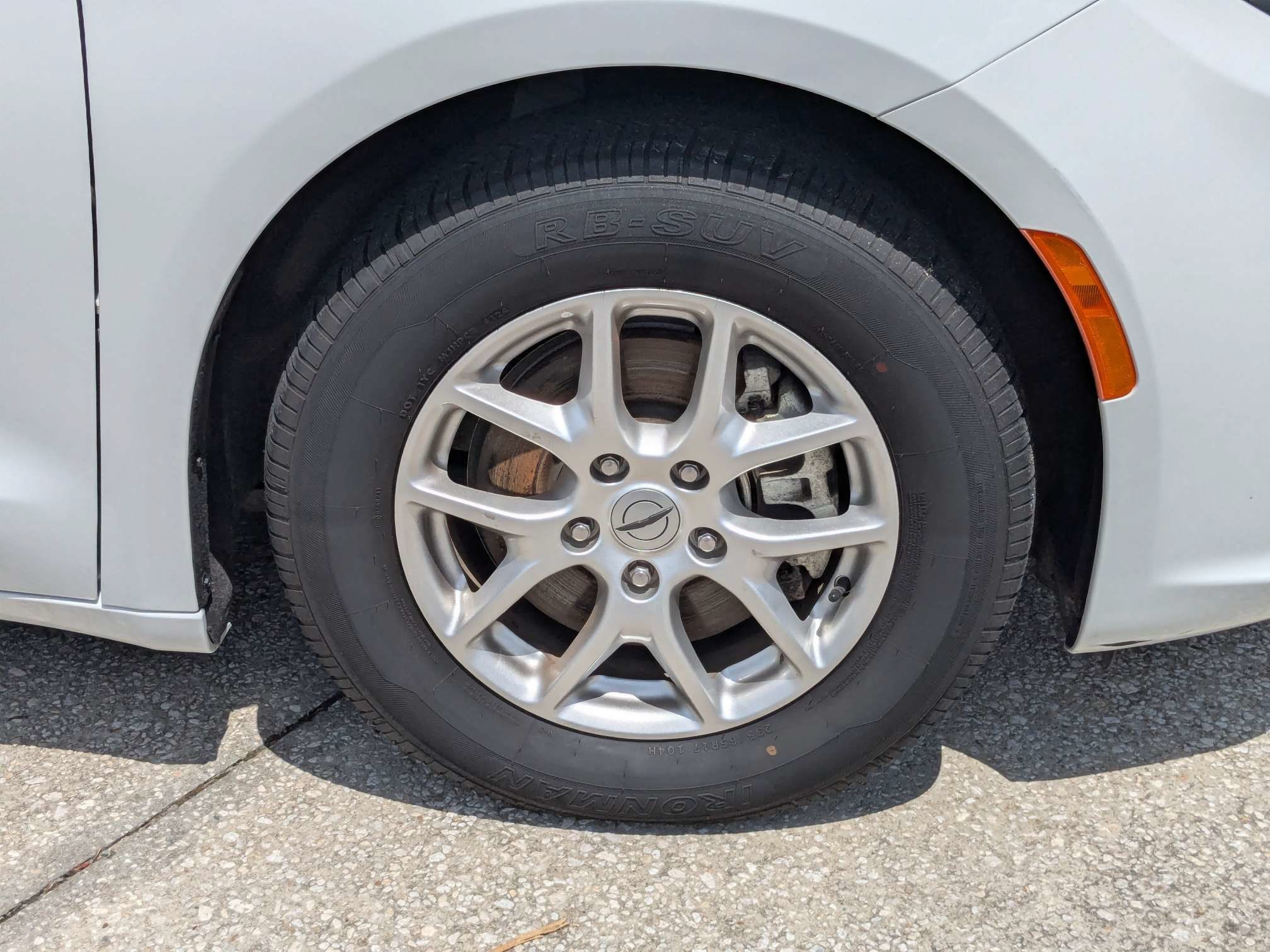 Used 2023 Chrysler Pacifica Touring-L FWD image 12