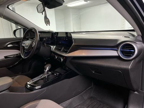 Certified 2024 Chevrolet Trax LT w/ Sunroof Package FWD image 27