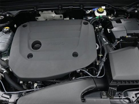 Used 2024 Volvo XC40 B5 Plus w/ Protection Package Premier image 35