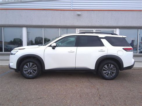 Used 2025 Nissan Pathfinder SV AWD/4WD image 2