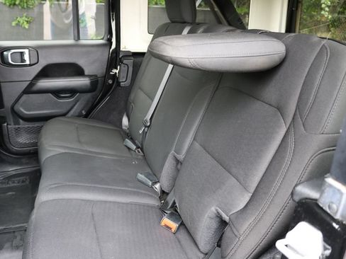 Used 2019 Jeep Wrangler Unlimited Sahara AWD/4WD image 15