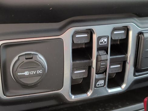 Used 2021 Jeep Wrangler Unlimited Sahara AWD/4WD image 46