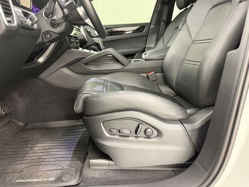 Certified 2023 Porsche Cayenne AWD/4WD image 28