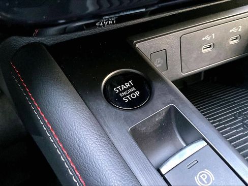 Used 2026 Nissan Kicks SR image 31