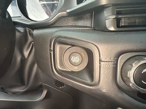 Used 2025 Jeep Wrangler Unlimited Sahara image 15