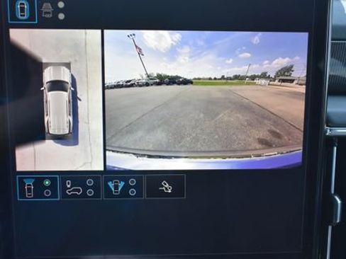 Used 2025 GMC Yukon Elevation AWD/4WD image 8