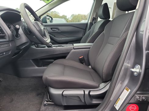 Used 2025 Nissan Rogue S image 17