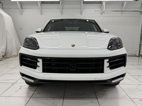 Certified 2024 Porsche Cayenne AWD/4WD image 9