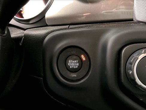 Used 2019 Jeep Wrangler Unlimited Sahara image 32