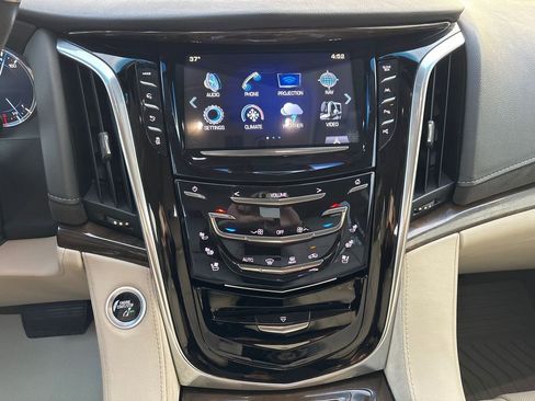 Used 2018 Cadillac Escalade ESV Premium Luxury image 31