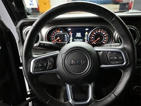 Used 2021 Jeep Gladiator Overland w/ Cold Weather Group image 18