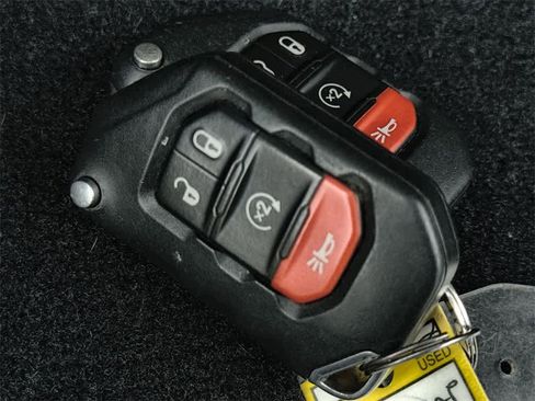 Used 2020 Jeep Wrangler Unlimited Sahara image 22