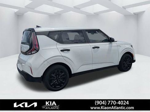 Used 2024 Kia Soul LX FWD image 3
