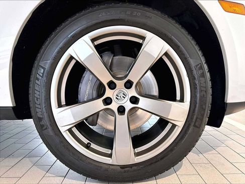 Used 2023 Porsche Macan AWD/4WD image 14