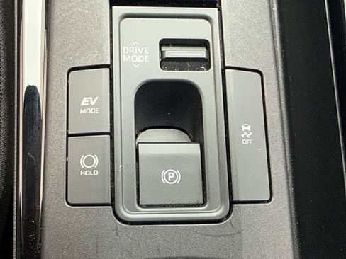 Used 2024 Toyota Prius LE image 20