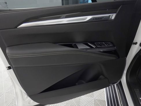 Used 2025 Cadillac Escalade V w/ LPO, ONYX Package image 19