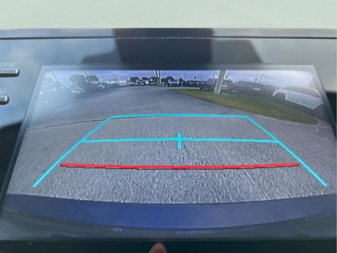 Used 2023 Toyota Camry SE image 19