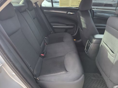 Used 2022 Chrysler 300 Touring w/ Sport Appearance Package image 32