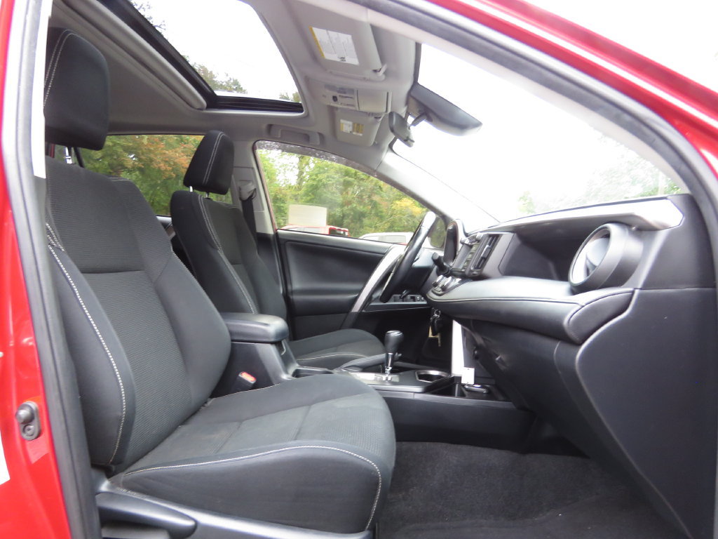 Used 2017 Toyota RAV4 XLE w/ Carpet Mat Package AWD/4WD image 13