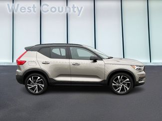 Certified 2022 Volvo XC40 T5 R-Design w/ Advanced Package video 2