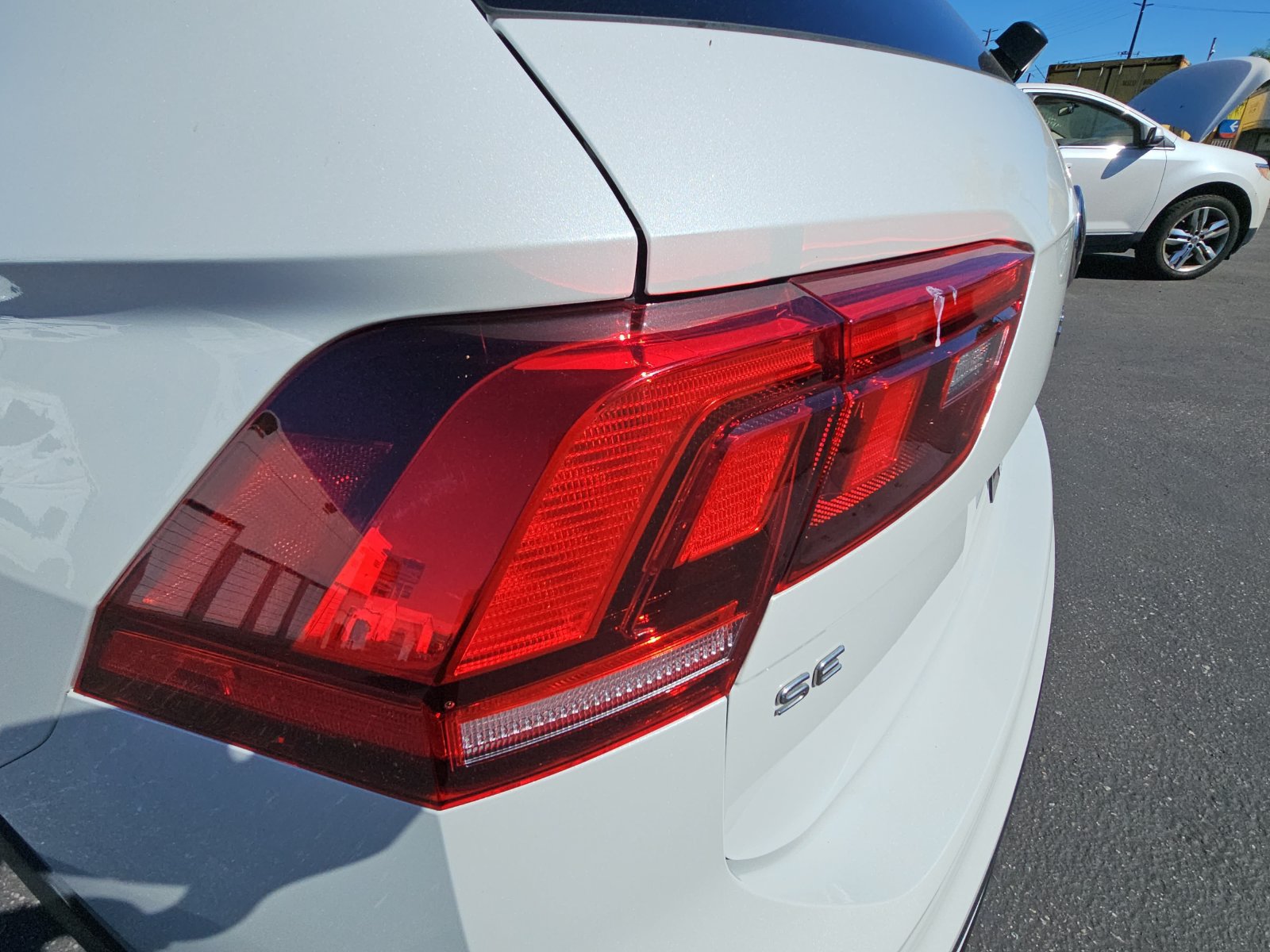 Certified 2023 Volkswagen Tiguan SE R-Line AWD/4WD image 33