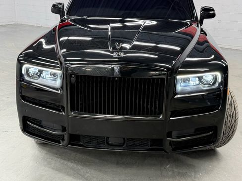Used 2022 Rolls-Royce Cullinan Black Badge w/ Dark Exterior Package image 23