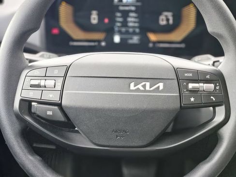 Used 2025 Kia K4 FWD image 16
