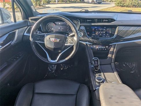 Used 2023 Cadillac XT6 Premium Luxury image 12
