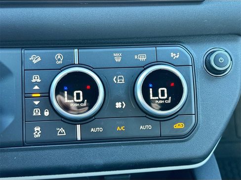 Used 2023 Land Rover Defender 130 SE image 17