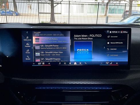 Used 2025 BMW 330i Sedan w/ Premium Package image 19