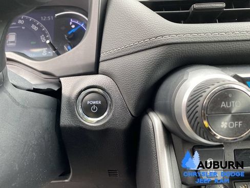 Used 2024 Toyota RAV4 XLE AWD/4WD image 40