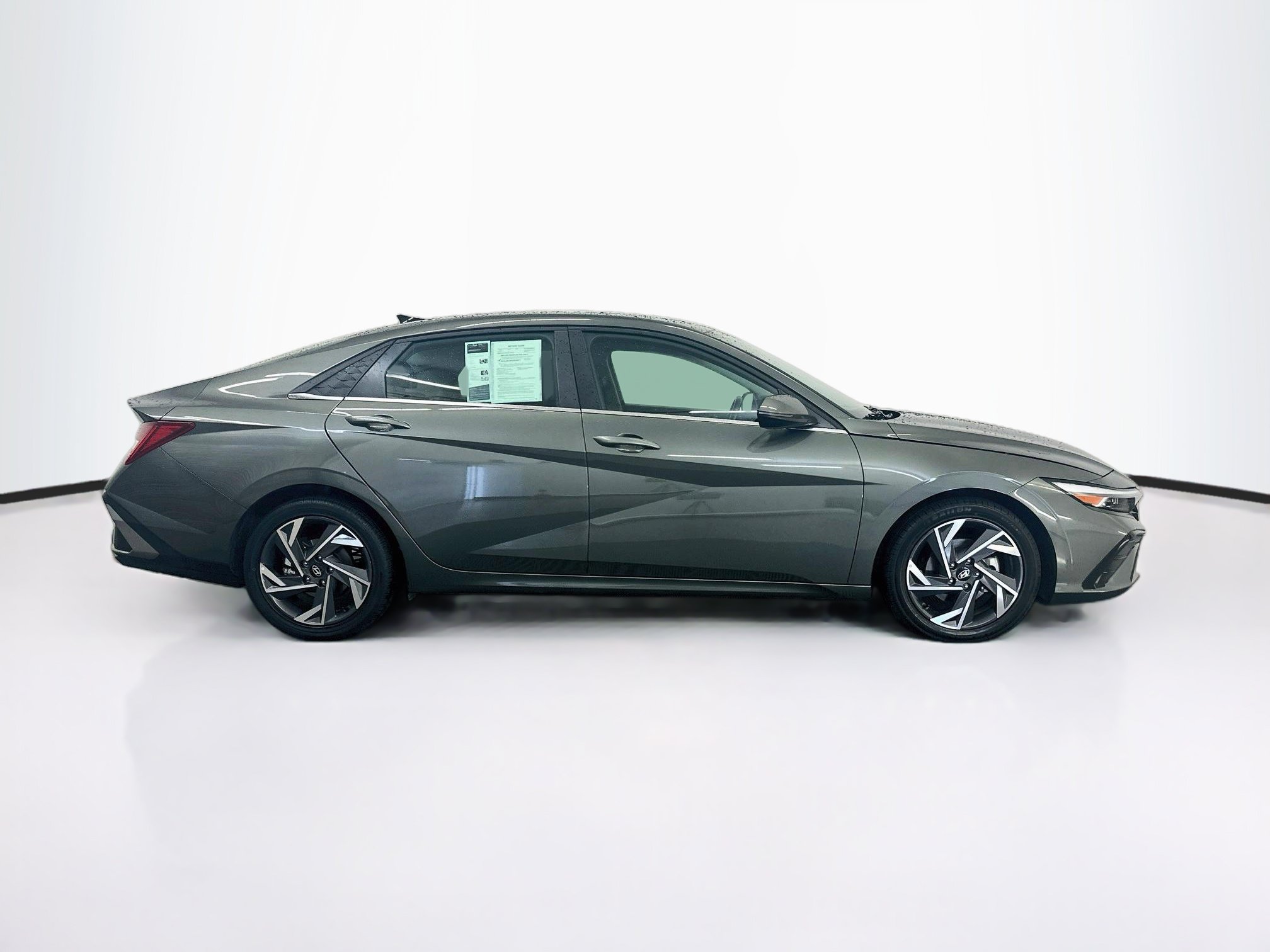 Used 2025 Hyundai Elantra Limited FWD image 10