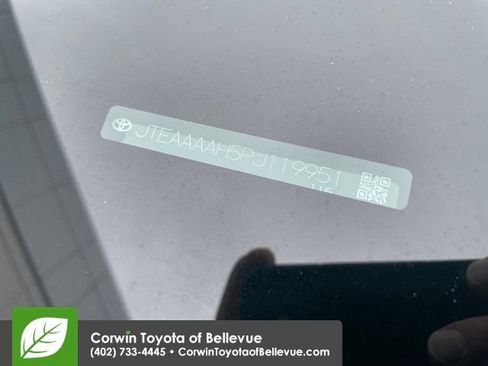 Used 2023 Toyota Venza Limited image 29