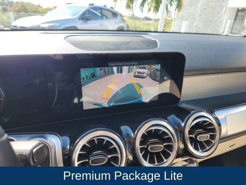 Used 2022 Mercedes-Benz GLB 250 4MATIC image 3