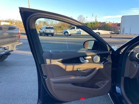 Used 2017 Mercedes-Benz E 300 image 11