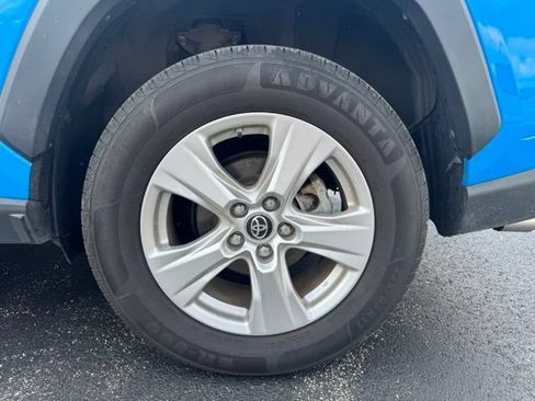 Used 2019 Toyota RAV4 LE w/ Carpet Mat Package AWD/4WD image 11