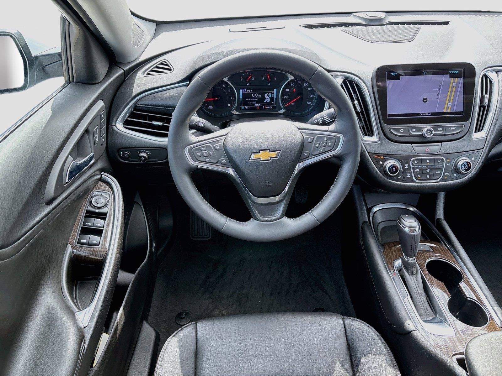 Used 2018 Chevrolet Malibu Premier w/ Driver Confidence Package FWD image 2