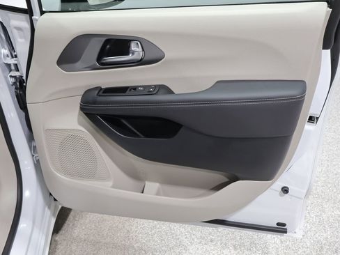 Used 2024 Chrysler Pacifica Touring-L w/ Road Tripper Package FWD image 22