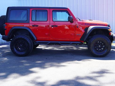 Used 2018 Jeep Wrangler Unlimited Rubicon AWD/4WD image 2