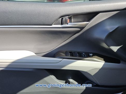 Used 2022 Toyota Camry XLE w/ Navigation Package FWD image 23