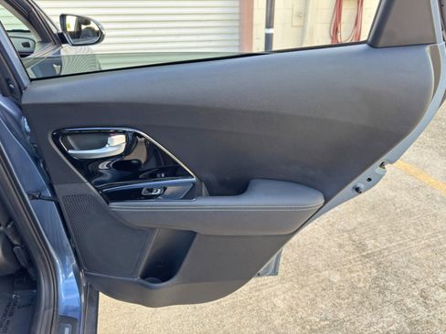 Used 2020 Kia Niro EX Premium FWD image 42