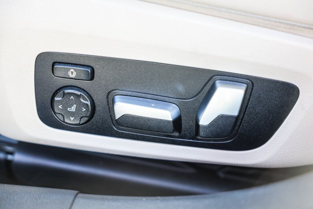 Used 2019 BMW 330i Sedan w/ Convenience Package RWD image 10