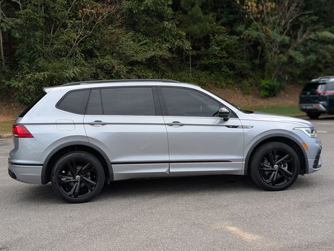 Used 2023 Volkswagen Tiguan SE R-Line FWD image 11